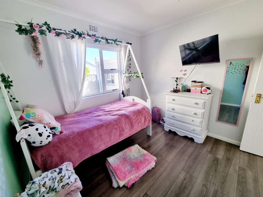 3 Bedroom Property for Sale in Sonstraal Heights Western Cape